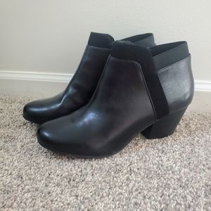 Super cut ankle boots. Size 11.